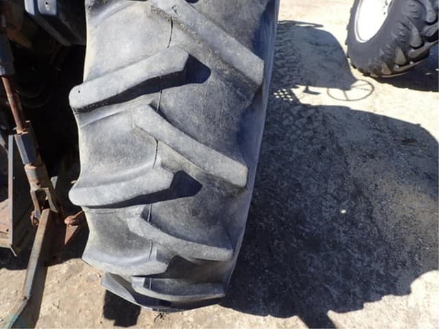 Image of John Deere 5300 equipment image 4