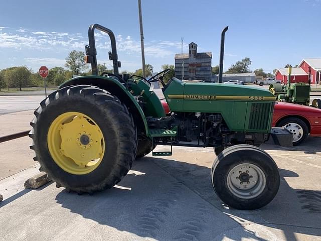 Image of John Deere 5300 equipment image 2