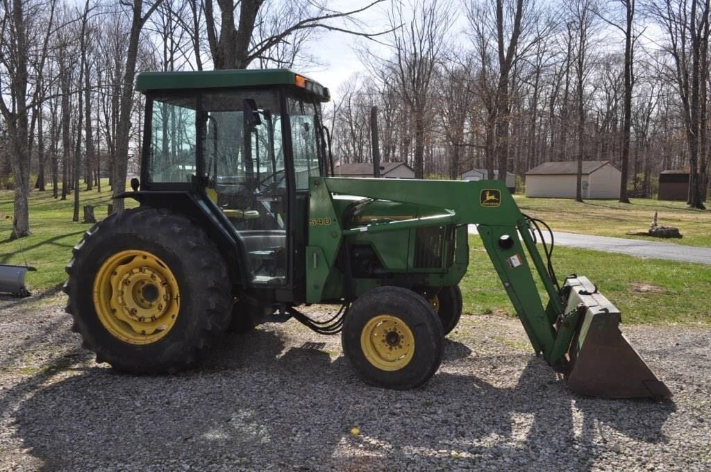 John Deere 5300 Equipment Image0