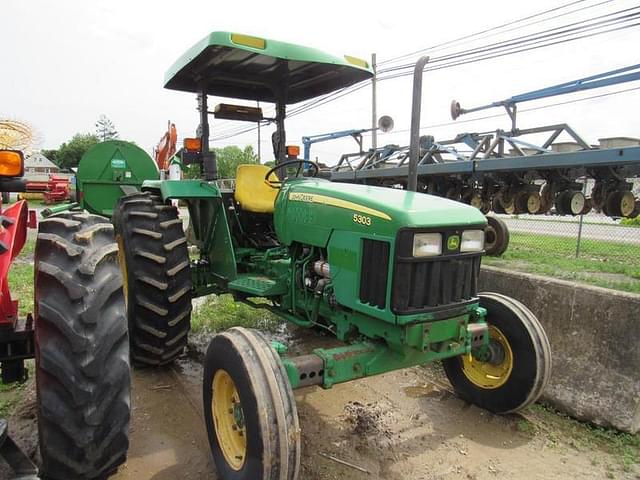 Image of John Deere 5303 equipment image 3