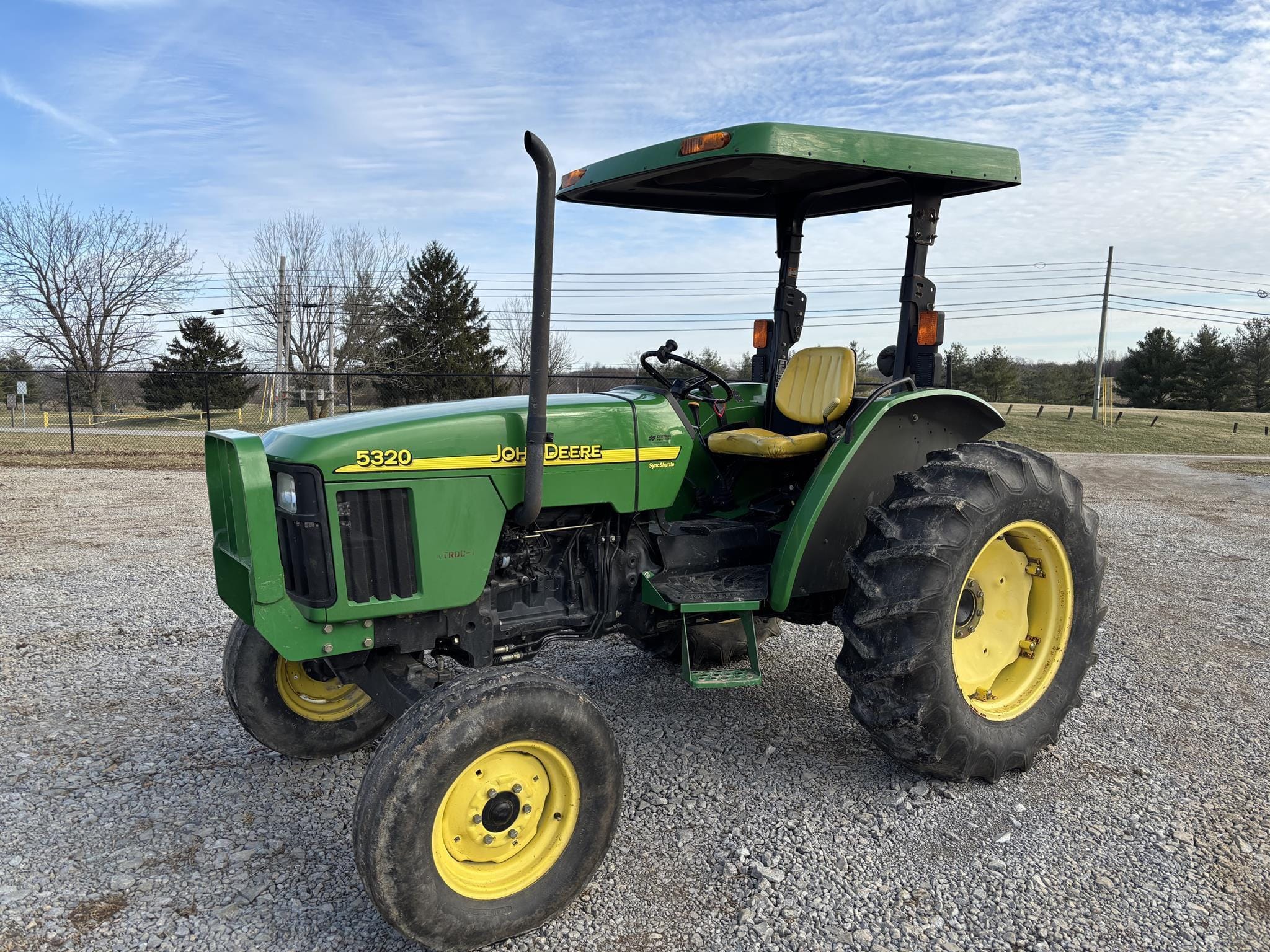 John Deere 5320 Equipment Image0