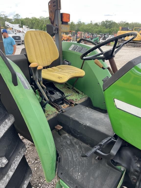 Image of John Deere 5320 equipment image 4