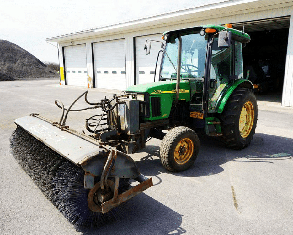 Image of John Deere 5320 Primary image