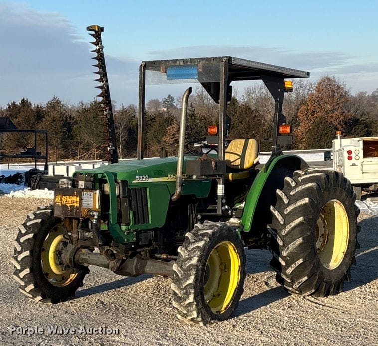 John Deere 5320 Equipment Image0