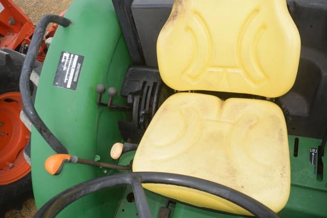 Image of John Deere 5325 equipment image 4