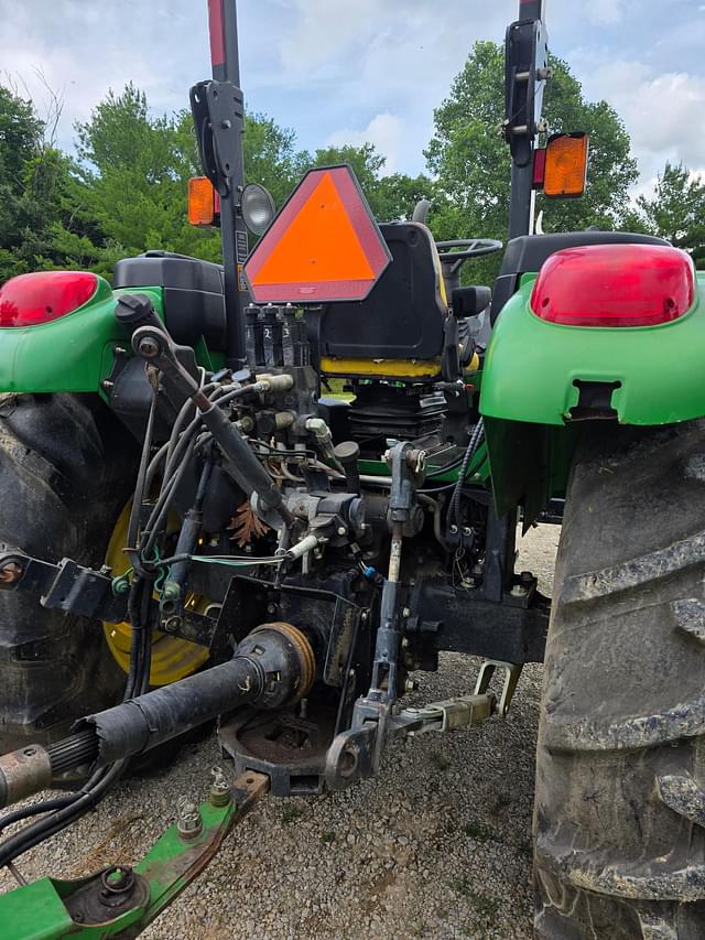 Image of John Deere 5325 equipment image 4