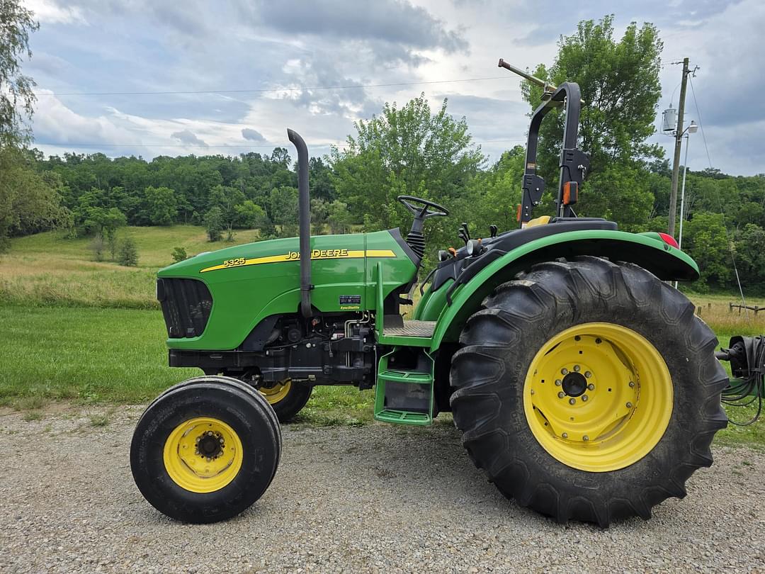 Image of John Deere 5325 Primary image