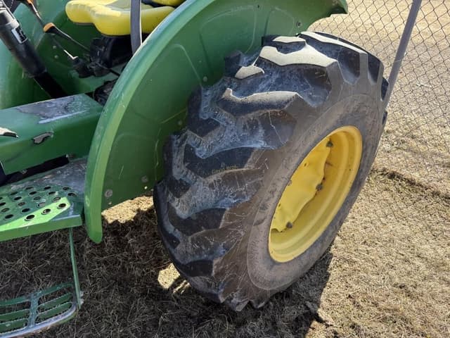 Image of John Deere 5325 equipment image 4