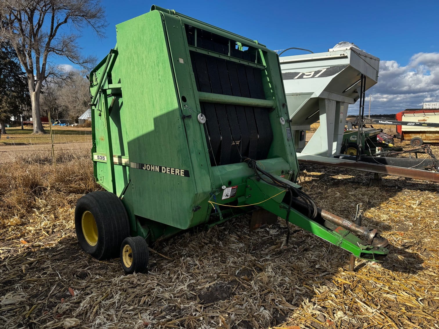 John Deere 535 Equipment Image0