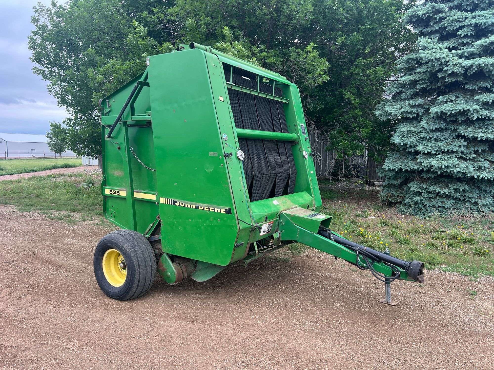 John Deere 535 Equipment Image0