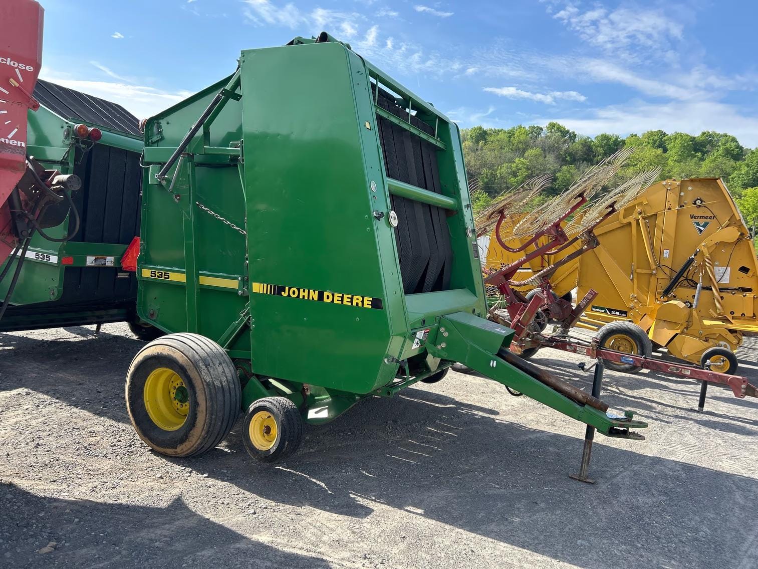 John Deere 535 Equipment Image0