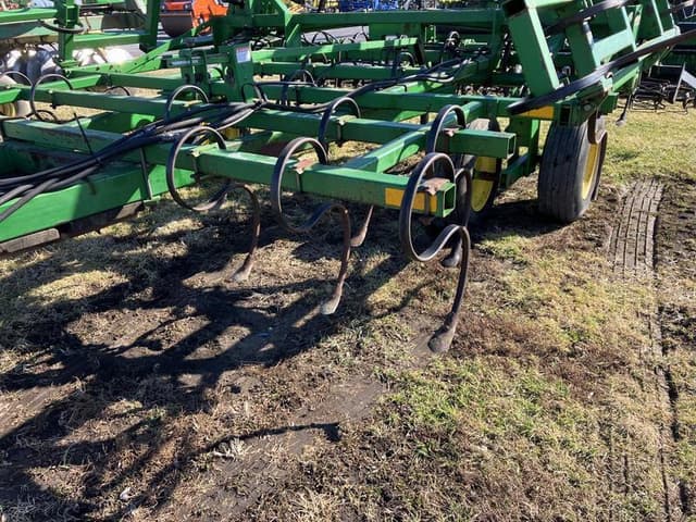 Image of John Deere 960 equipment image 1