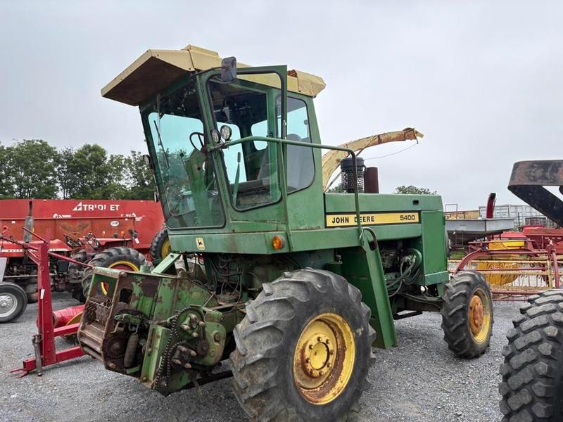 John Deere 5400 Equipment Image0