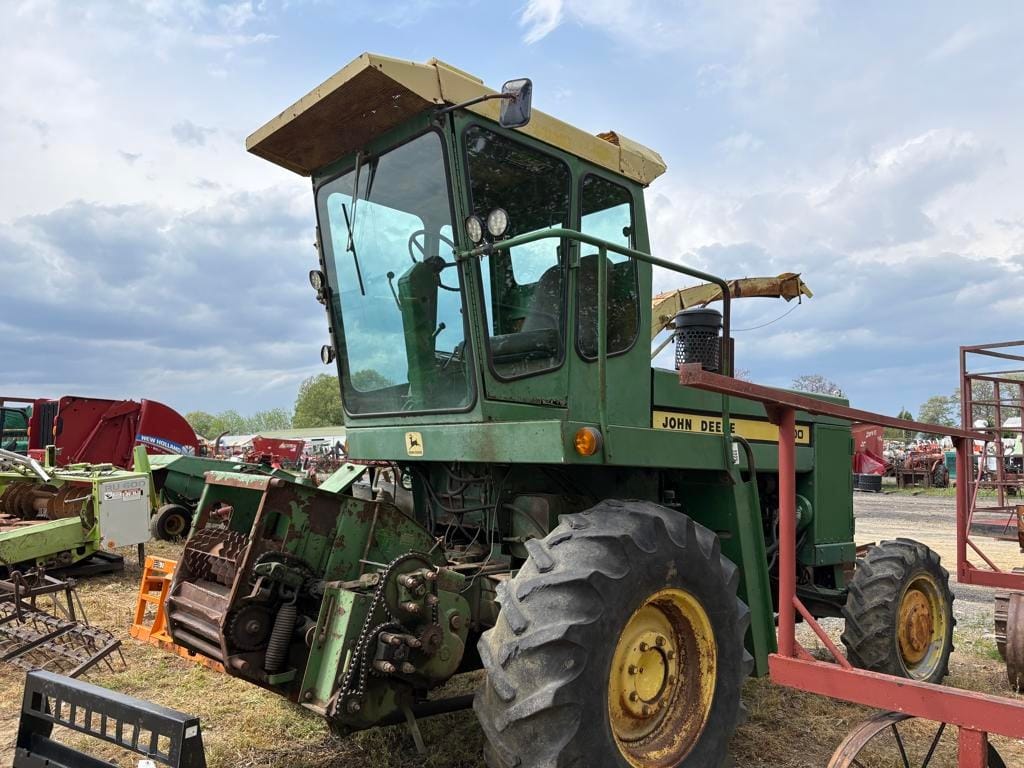 John Deere 5400 Equipment Image0