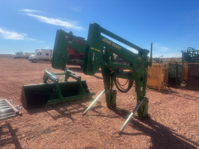 Image of John Deere 541 equipment image 4