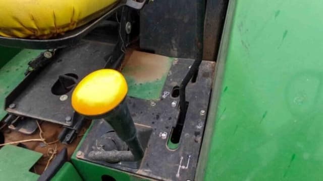 Image of John Deere 5410 equipment image 4