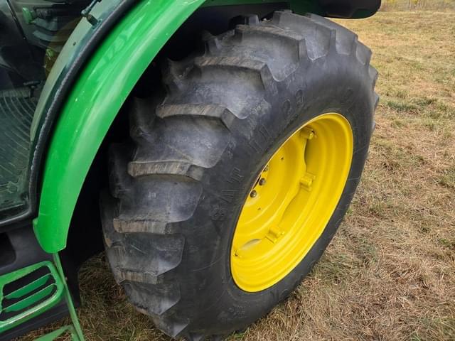 Image of John Deere 5420 equipment image 4