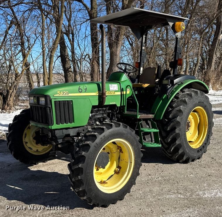 John Deere 5420 Equipment Image0