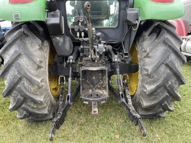 Image of John Deere 5425 equipment image 4