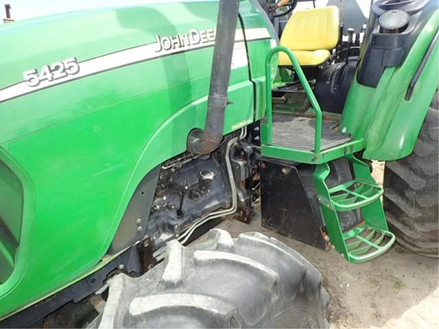 Image of John Deere 5425 equipment image 4
