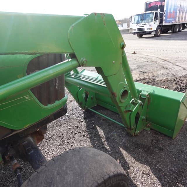 Image of John Deere 5425 equipment image 4