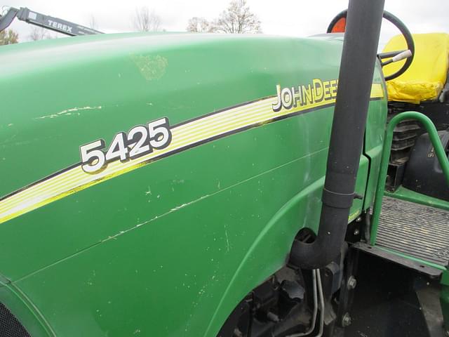 Image of John Deere 5425 equipment image 2