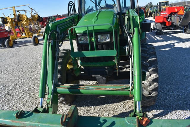 Image of John Deere 5425 equipment image 4