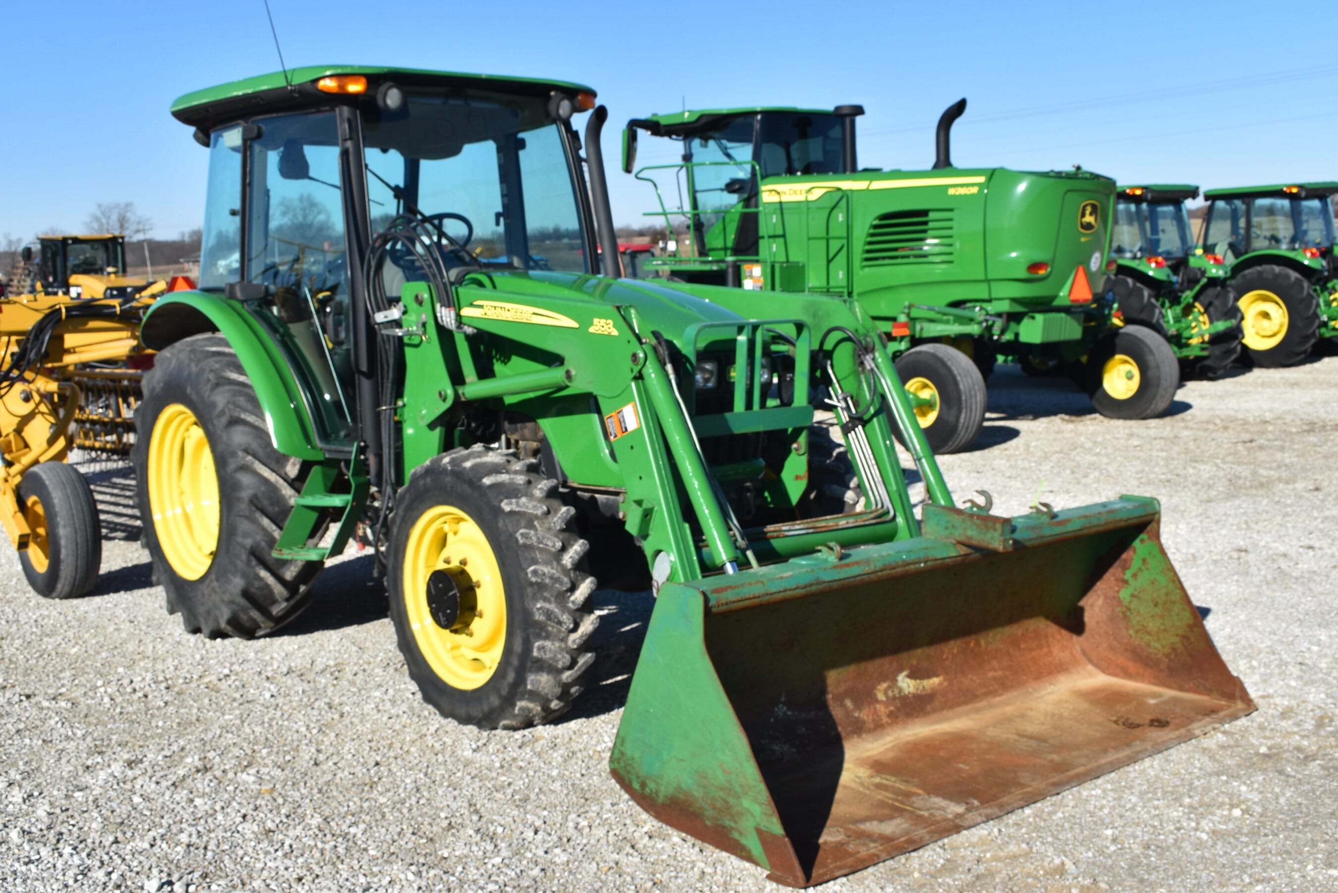 John Deere 5425 Equipment Image0