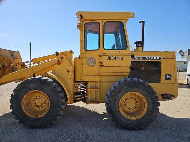 Image of John Deere 544B equipment image 4