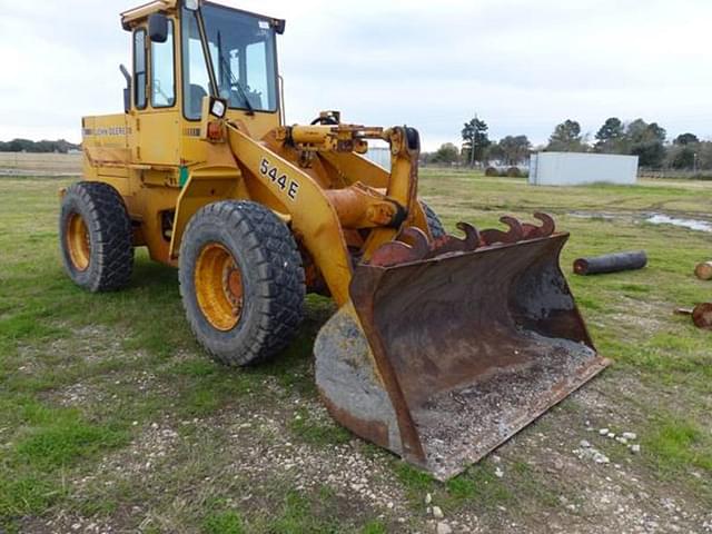 Image of John Deere 544E equipment image 1