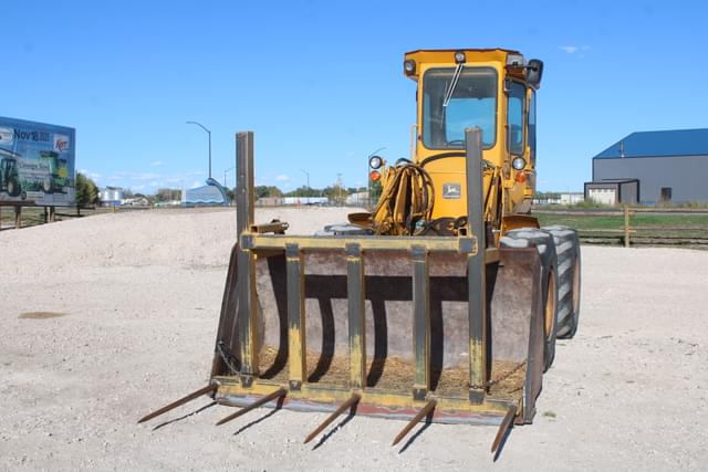 Image of John Deere 544A equipment image 1