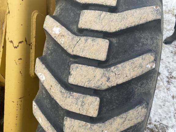 Image of John Deere 544B equipment image 4