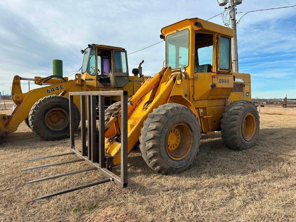 John Deere 544B Equipment Image0