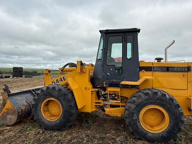 Image of John Deere 544E equipment image 1