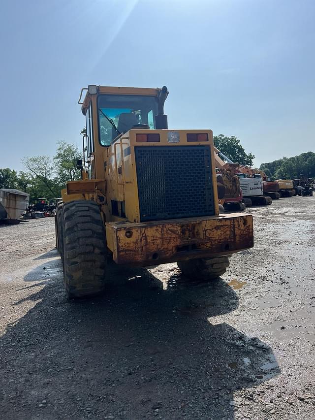Image of John Deere 544E equipment image 2