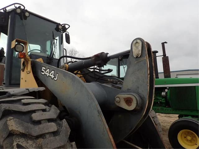 Image of John Deere 544J equipment image 4