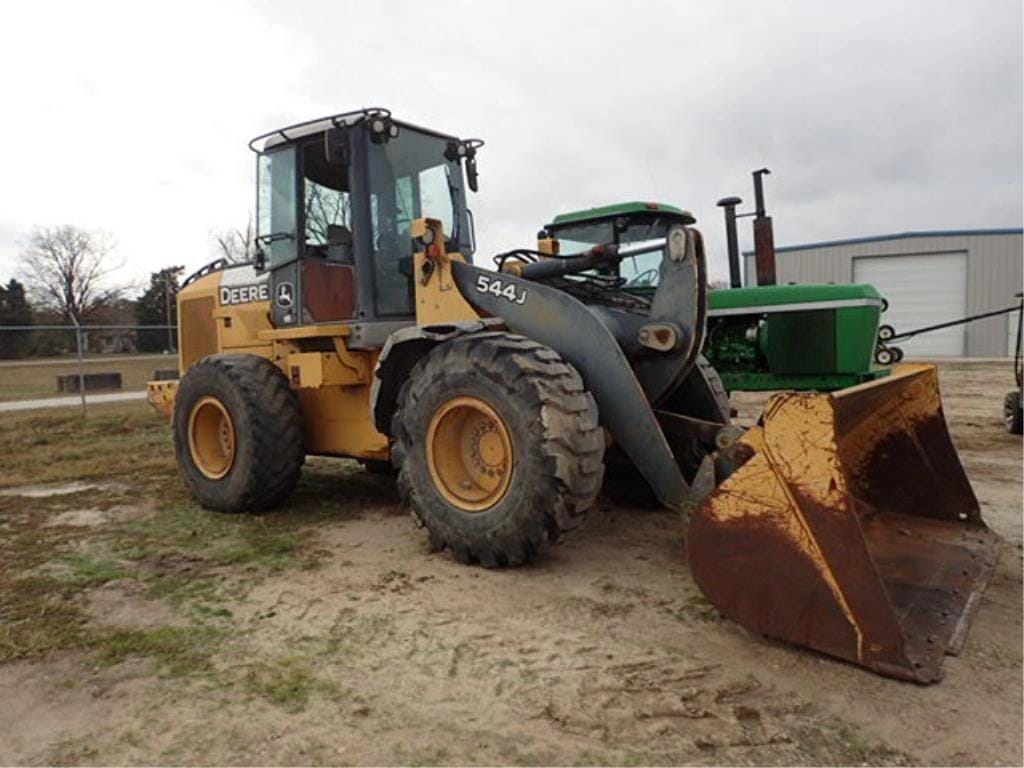 John Deere 544J Equipment Image0