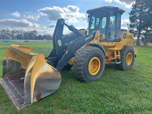 Image of John Deere 544P equipment image 1