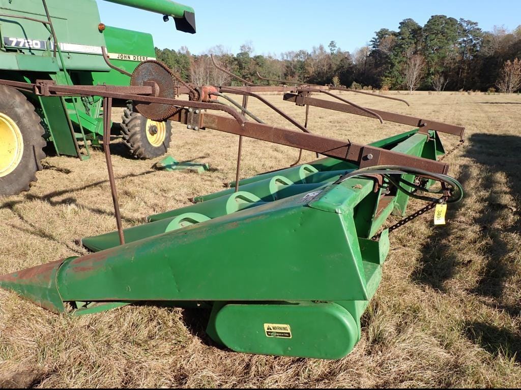 John Deere 546 Equipment Image0