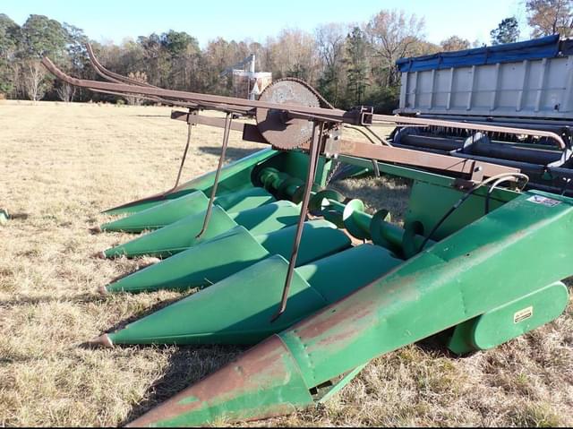 Image of John Deere 546 equipment image 1