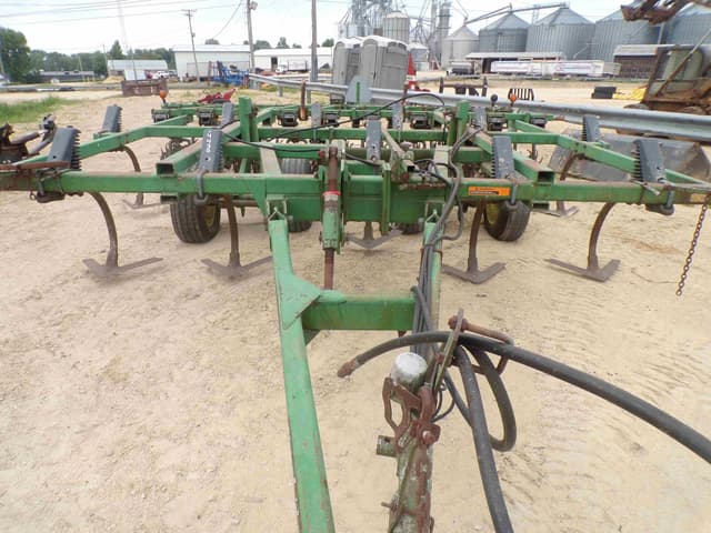 Image of John Deere 550 equipment image 2