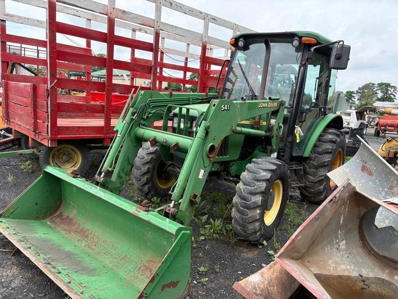 John Deere 5520 Equipment Image0