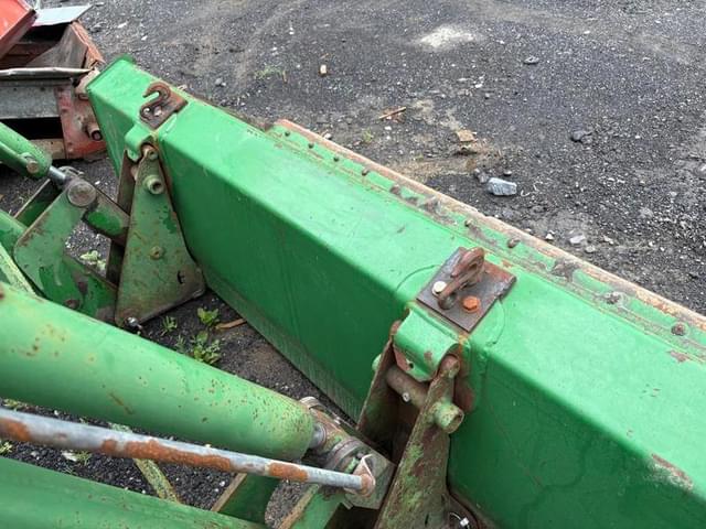 Image of John Deere 5520 equipment image 4