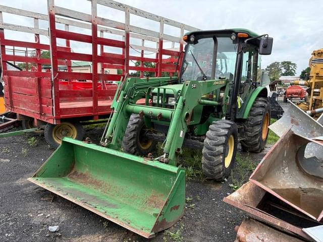 Image of John Deere 5520 equipment image 1