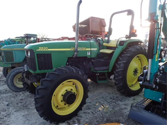 Image of John Deere 5520 equipment image 1