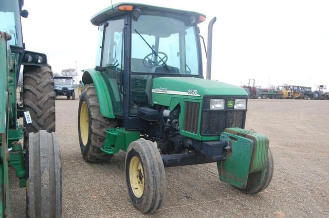 Image of John Deere 5520 equipment image 3