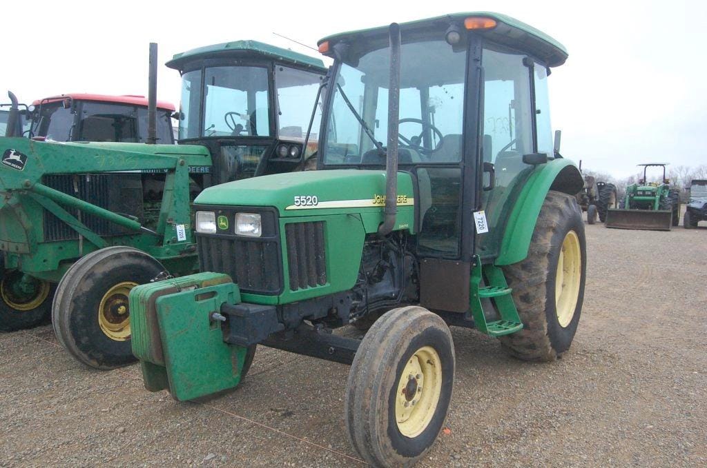 John Deere 5520 Equipment Image0