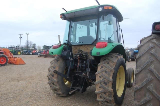 Image of John Deere 5520 equipment image 2