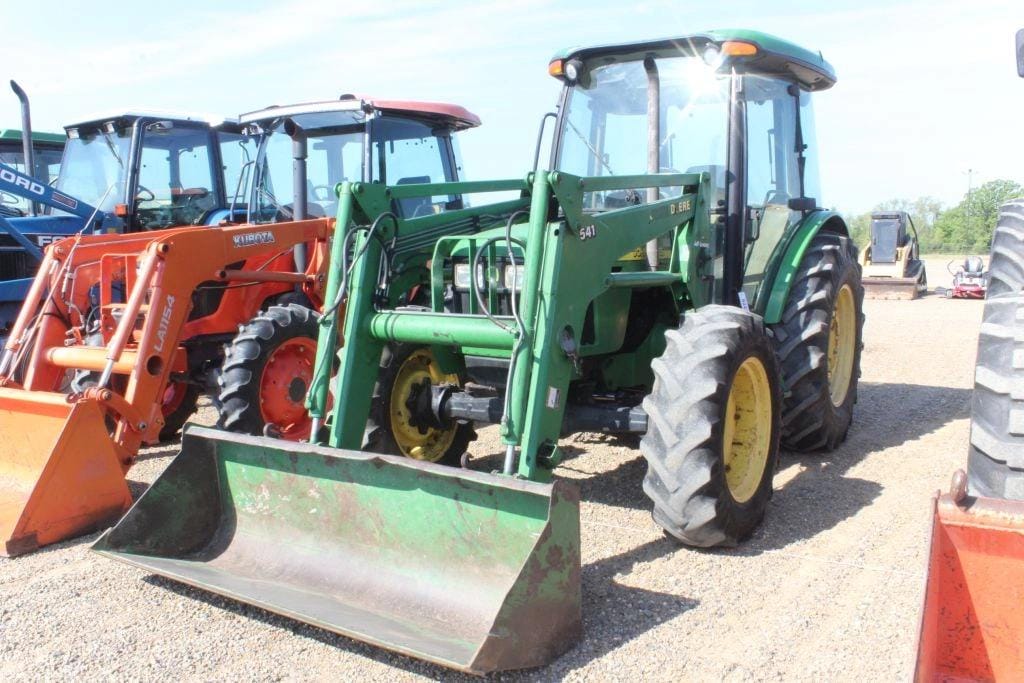 John Deere 5520 Equipment Image0