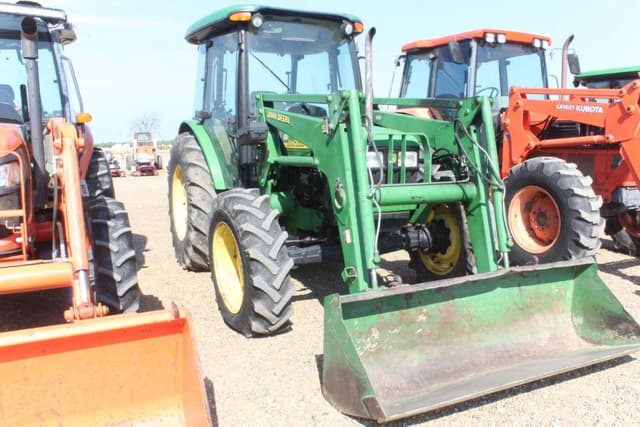 Image of John Deere 5520 equipment image 3